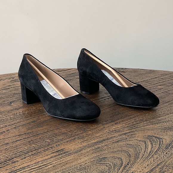 AEROSOLES Black Suede Block Heel Shoes - Picture 2 of 2